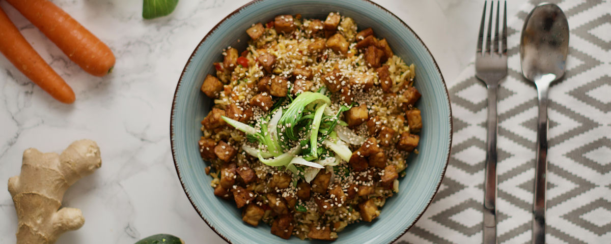 Vegan fried rice with tempeh